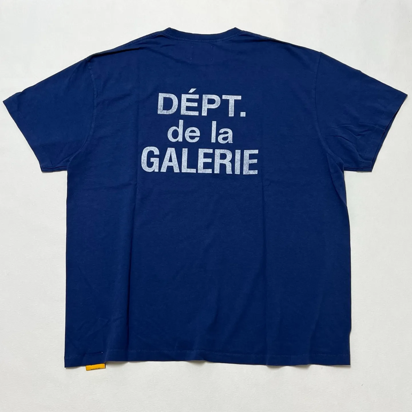 GALLERY DEPT. FRENCH TEE/NAVY New colors in stock Navy blue French LOGO short sleeves Washed blue S-XL Ready-made garments Asso special piece dyeing Rewashed water printing distressed treatment Cylindrical fabric without side seams Non-open version Original development Complete accessories/matching Details in place